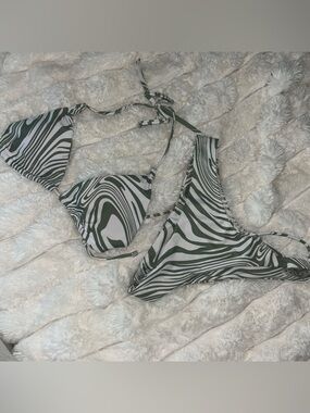 SHEIN White and Dark Green Zebra Print Triangle Bikini